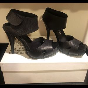 Pedro García Black penny heels